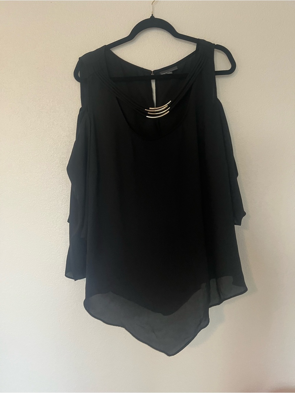 BOLD elements Black Cold-Shoulder Chiffon Top with Gold Neck Accent